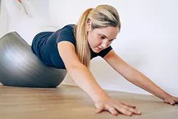 Leonie Otto: Physiotherapeutin, CMD, Beckenbodengymnastik, Osteopathin in Ausbildung (Abschluss Sommer 2024).<br />Zusätzlicher Schwerpunkt: Schwangerschaft und Geburt