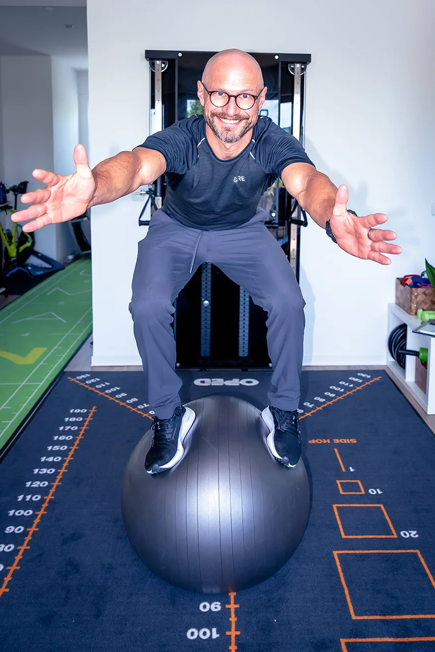 Michael Amersbach: Physiotherapeut, Therapeut für Manuelle Therapie, Fachwirt für Prävention und Gesunderhaltung, Fitnessfachwirt
