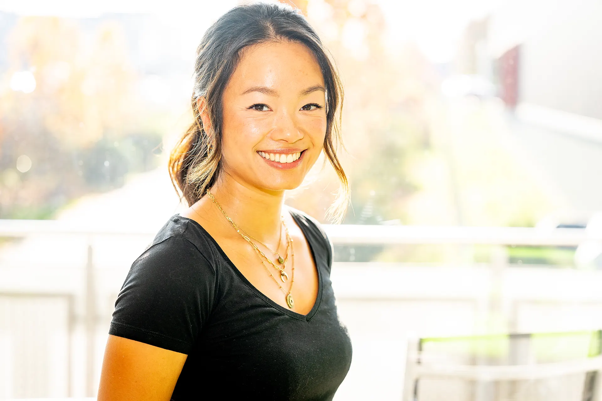 Nami Ngo: Physiotherapeutin, Yoga und Pilates Trainerin, Manuelle Therapie, Manuelle Lymphdrainage, Krankengymnastik am Gerät, Osteopathin in Ausbildung (Abschluss Sommer 2024), Sportmassage